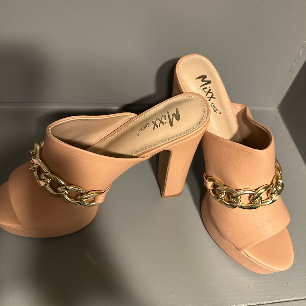 Nude wedges